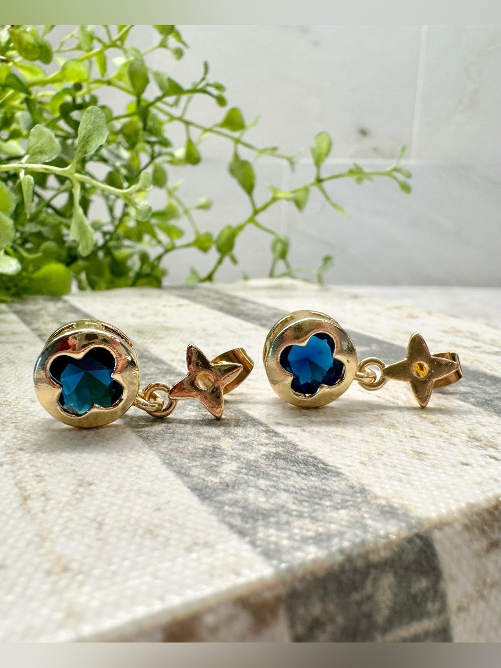 New Dark Blue Faceted Crystal & Gold Tone Flower Luxe Dangle Earrings - 0.75”